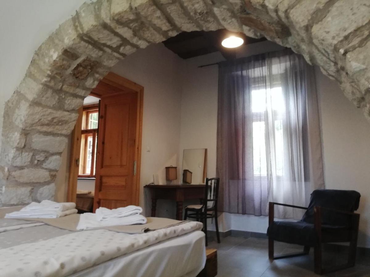 Karadi-Berger Vendeghaz Apartment Erdobenye Bagian luar foto