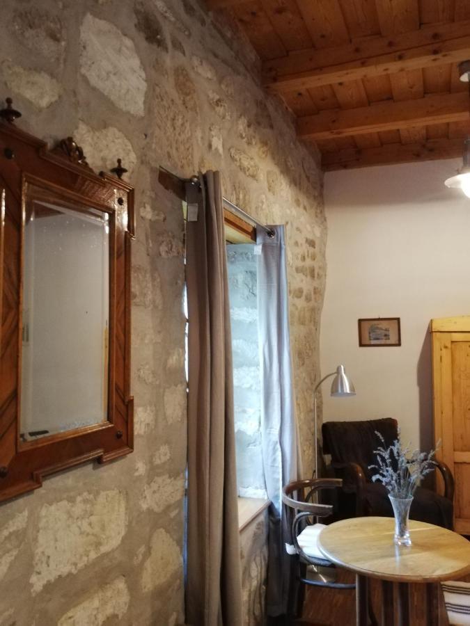 Karadi-Berger Vendeghaz Apartment Erdobenye Bagian luar foto