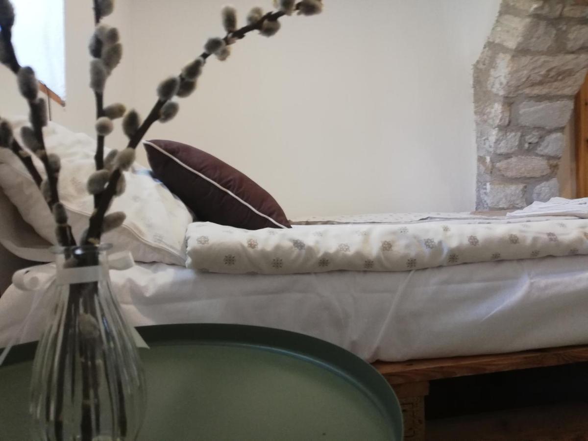 Karadi-Berger Vendeghaz Apartment Erdobenye Bagian luar foto