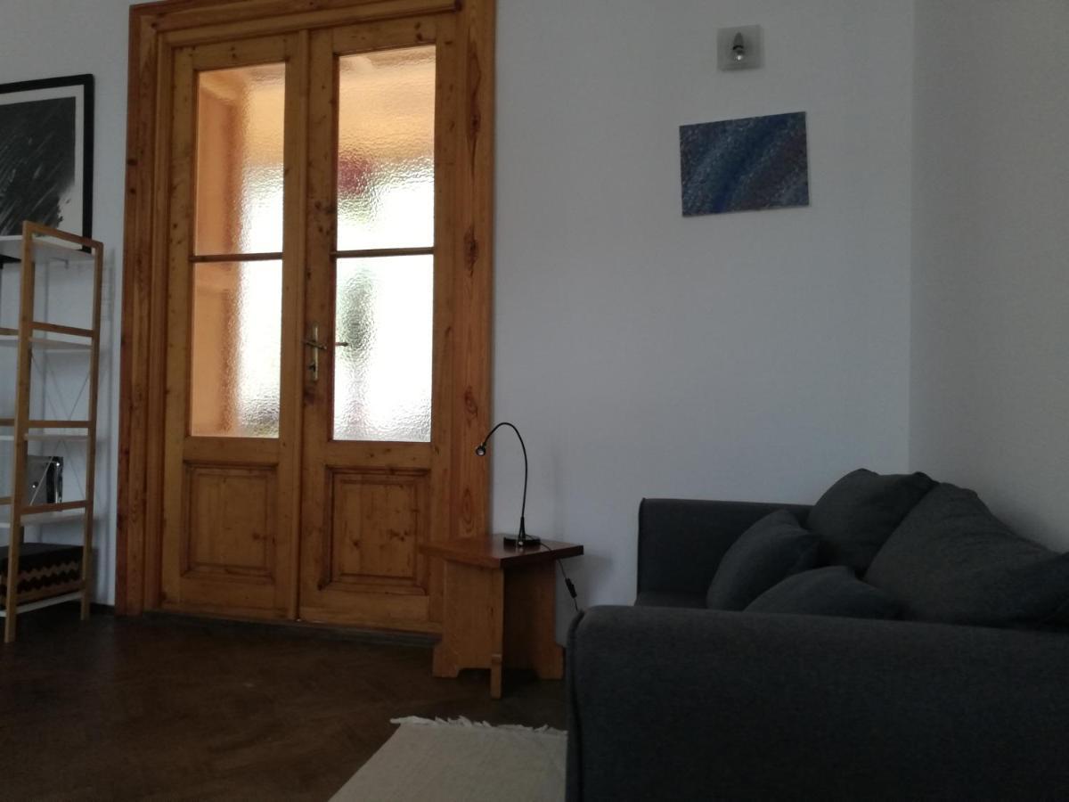 Karadi-Berger Vendeghaz Apartment Erdobenye Bagian luar foto