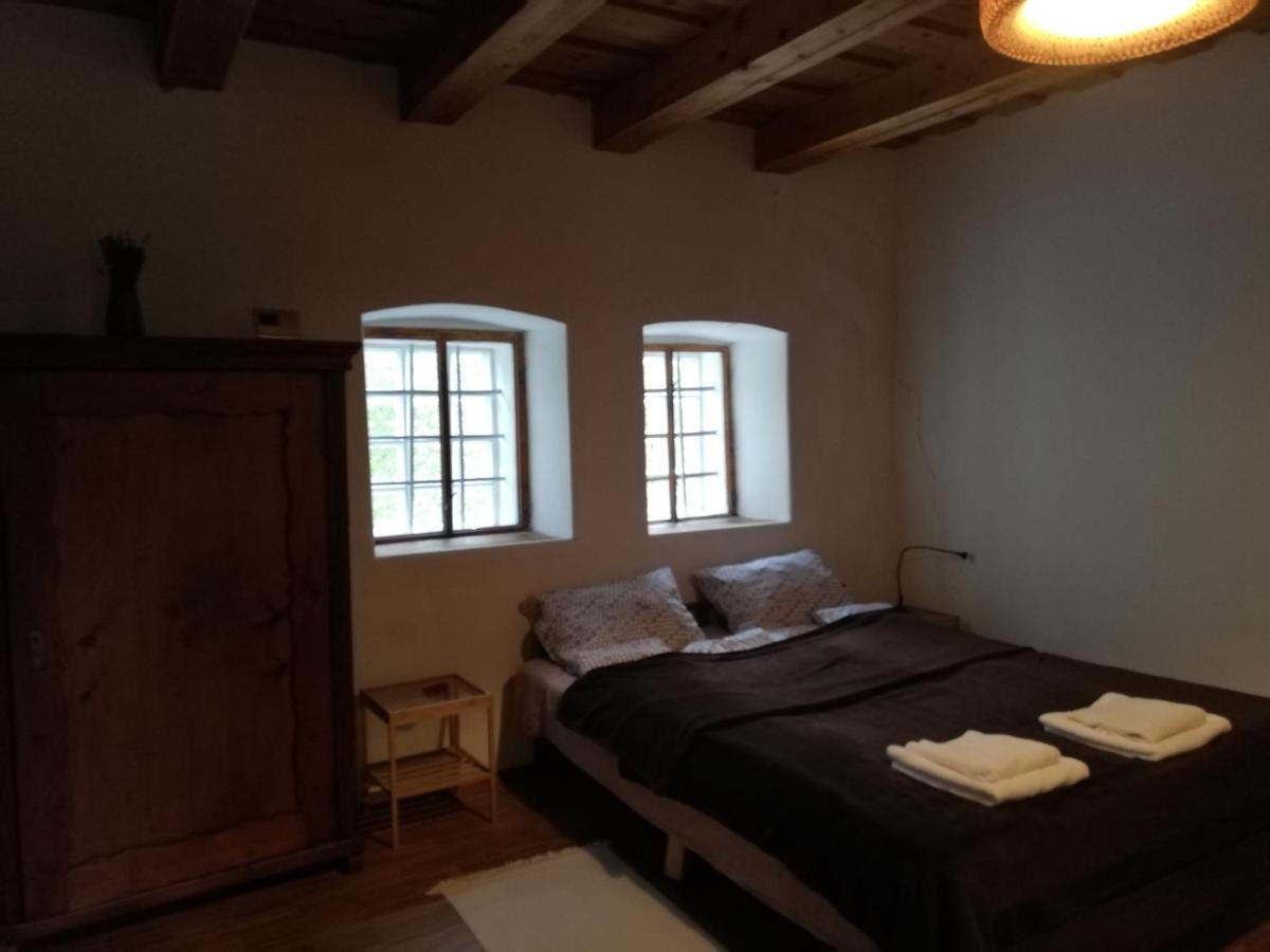 Karadi-Berger Vendeghaz Apartment Erdobenye Bagian luar foto